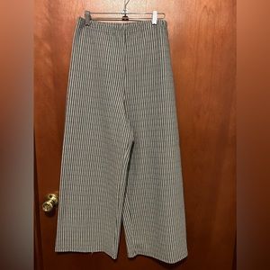 Grey and white striped wide leg pants by Angie. Size L